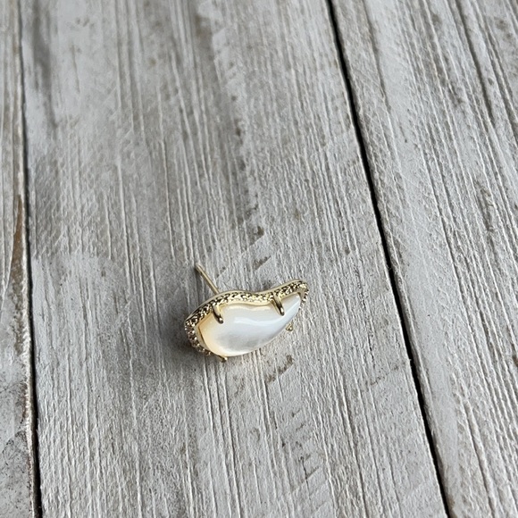 Kendra Scott Temple Stud Earrings Gold NEW - Picture 8 of 8